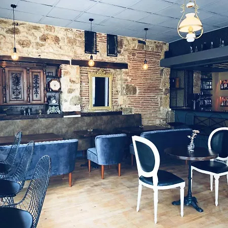 فندق مبيت وإفطار L'entree D'hotes Bar & Restaurant Castillonnès
