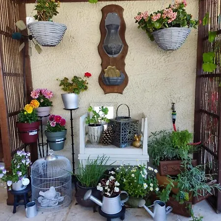 فندق مبيت وإفطار L'entree D'hotes Bar & Restaurant 4*