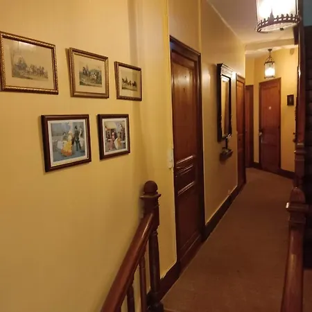 L'entree D'hotes Bar & Restaurant فندق مبيت وإفطار