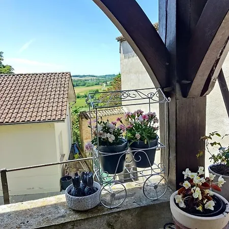 فندق مبيت وإفطار L'entree D'hotes Bar & Restaurant 4*