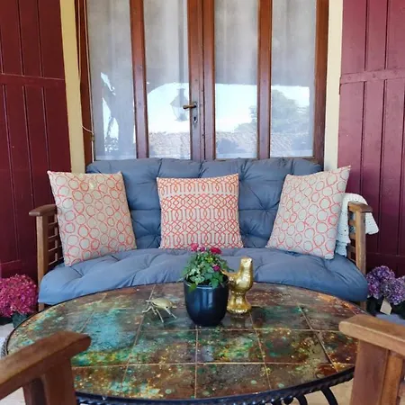 فندق مبيت وإفطار L'entree D'hotes Bar & Restaurant 4*