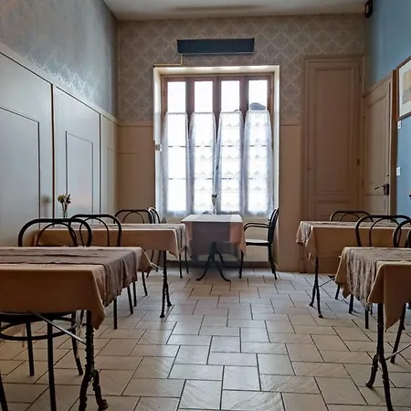 L'entree D'hotes Bar & Restaurant 4*