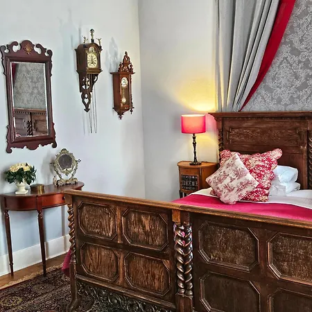 L'entree D'hotes Bar & Restaurant 4*