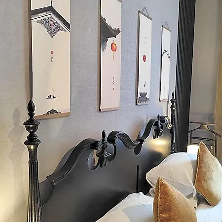 L'Entree Chambres D'Hotes Bar & Restaurant Bed & Breakfast 4*