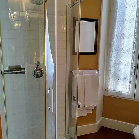 L'Entree Chambres D'Hotes Bar & Restaurant Bed & Breakfast 4*