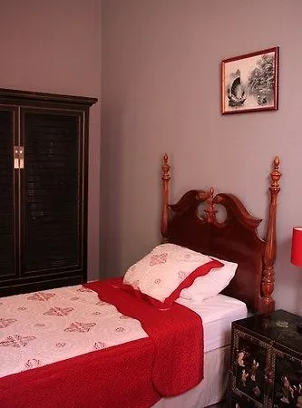 L'entree D'hotes Bar & Restaurant 4*