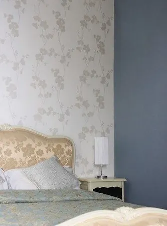 L'entree D'hotes Bar & Restaurant فندق مبيت وإفطار 4*