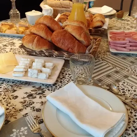 L'entree D'hotes Bar & Restaurant فندق مبيت وإفطار