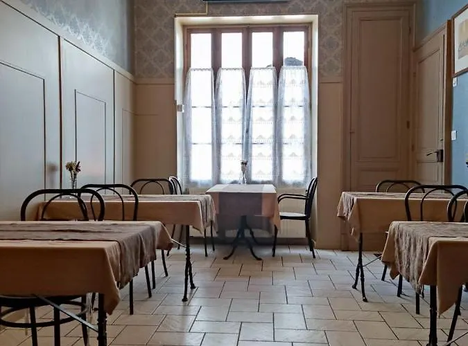 L'entree D'hotes Bar & Restaurant 4*