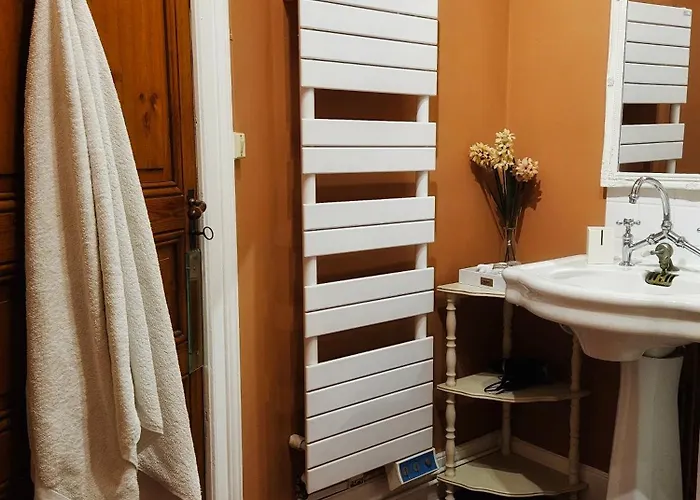 Bed & Breakfast L'entree D'hotes Bar & Restaurant Castillonnès