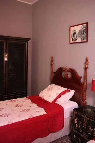 L'entree D'hotes Bar & Restaurant 4*