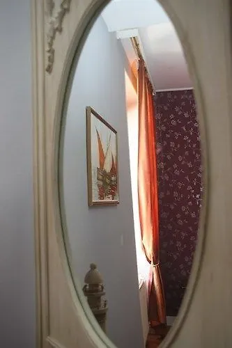 L'entree D'hotes Bar & Restaurant Bed & Breakfast 4*